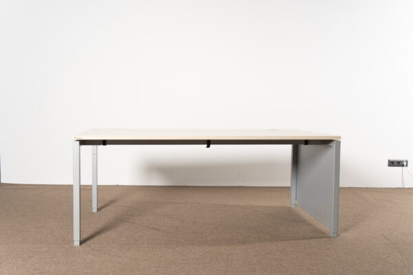 0146 Neudörfler Schreibtisch