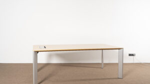 0235 Div. Designer Besprechungstisch
